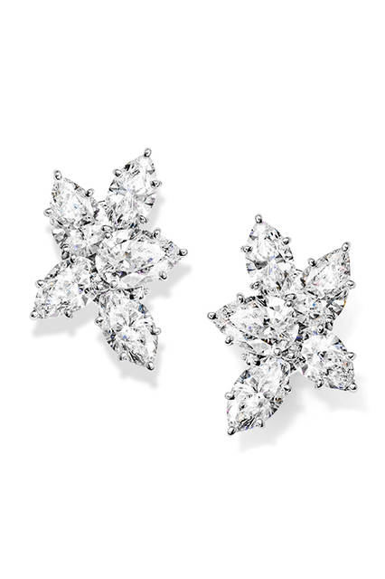 <strong>クラスター・イヤリング</strong><br>素材｜プラチナ×ダイヤモンド（計約2.65ct〜）<br> 価格｜373万円〜<br>