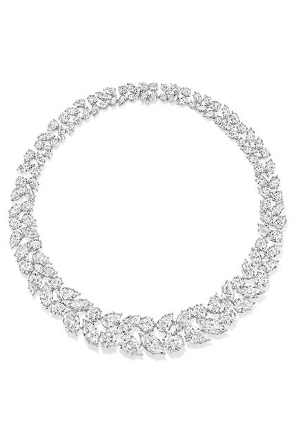 <strong>リース・ネックレス</strong><br />素材｜プラチナ×ダイヤモンド（約47ct）<br />価格｜5240万円<br>