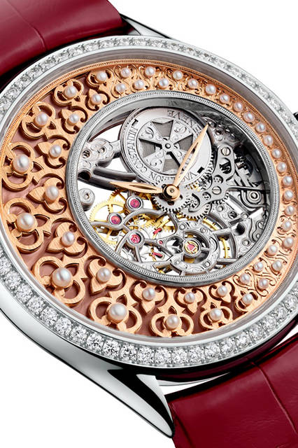 <strong>メティエ・ダール・ファブリュ・オーネマン・<br />オットマン・アーキテクチャ</strong><br /> ケース｜18Kホワイトゴールド（64個のダイヤモンドがセットされたベゼル、ミルグレインを施したリング付き）<br /> 直径｜37mm<br /> 厚さ｜8mm<br /> ムーブメント｜手巻き（Cal.1003 SQRH2）<br />ストラップ｜アリゲーター<br /> 防水｜3気圧<br /> 限定数｜20本（ヴァシュロン・コンスタンタン直営ブティックのみの販売）<br /> 価格｜1809万円<br />