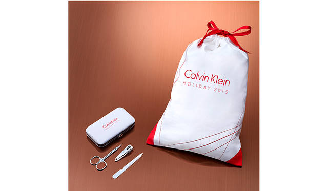 （左）ロゴ入りネイルケアセット 、（右）オリジナルデザインのポーチ