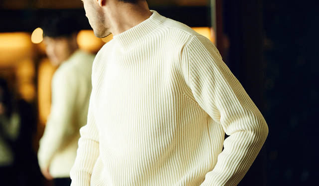 ニット4万5360円／アンデルセン アンデルセン