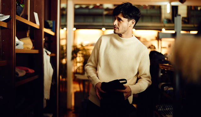 ファッションディレクター リヒトがセレクト<br>ニット4万5360円／アンデルセン アンデルセン