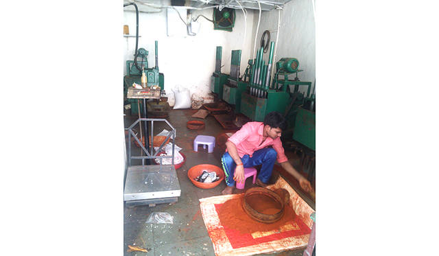 TO BUY：ムンバイで外せないショッピングスポットは？<br>とうがらしを粉状にひき、顧客のニーズに応じてマサラを独自配合する店もあり興味深い