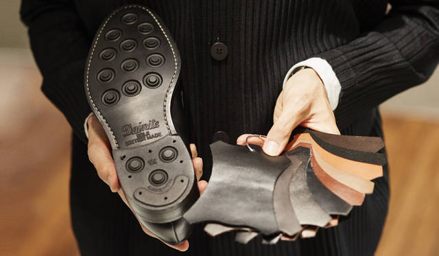 <strong>ISETAN MEN’S｜イセタンメンズ</strong><br />パーソナルオーダーができる「大塚製靴オーダー祭」開催　今回のパーソナルオーダーでは、ソールの選択はもちろん、豊富な皮革を用意。さらに、仏・アノネイ社の染色していないクラストレザーを使った手染め（ペインティング）もOK！