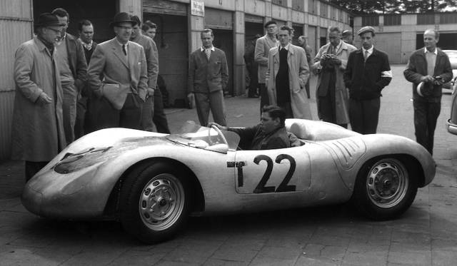 ニュルブルクリンクでテストをおこなう、718 RSKスパイダー