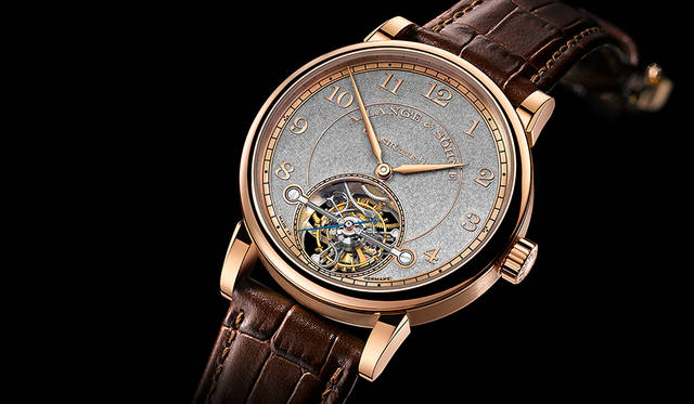 <strong>1815 トゥールビヨン ハンドヴェルクスクンスト</strong><br />ケース｜18Kピンクゴールド<br />直径｜39.5mm<br />厚さ｜11.1mm<br />ムーブメント｜手巻き（Cal.L102.1）<br />機能｜トゥールビヨン（ストップセコンド機能、ゼロリセット機能付き）<br />ストラップ｜アリゲーター<br />防水｜3気圧<br />限定数｜30本<br />価格｜2405万1600円