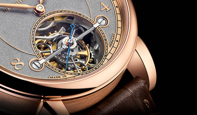 <strong>1815 トゥールビヨン ハンドヴェルクスクンスト</strong><br />ケース｜18Kピンクゴールド<br />直径｜39.5mm<br />厚さ｜11.1mm<br />ムーブメント｜手巻き（Cal.L102.1）<br />機能｜トゥールビヨン（ストップセコンド機能、ゼロリセット機能付き）<br />ストラップ｜アリゲーター<br />防水｜3気圧<br />限定数｜30本<br />価格｜2405万1600円