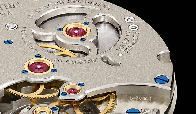 <strong>1815 トゥールビヨン ハンドヴェルクスクンスト</strong><br />ケース｜18Kピンクゴールド<br />直径｜39.5mm<br />厚さ｜11.1mm<br />ムーブメント｜手巻き（Cal.L102.1）<br />機能｜トゥールビヨン（ストップセコンド機能、ゼロリセット機能付き）<br />ストラップ｜アリゲーター<br />防水｜3気圧<br />限定数｜30本<br />価格｜2405万1600円