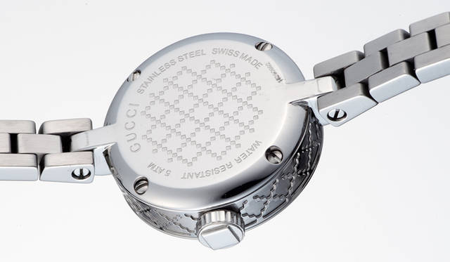 <strong>ディアマンティッシマ ウォッチ</strong><br />ケース｜ステンレススチール<br />直径｜22mm<br />ムーブメント｜クォーツ<br />防水｜5気圧<br />ブレスレット｜ステンレススチール<br />価格｜12万9600円