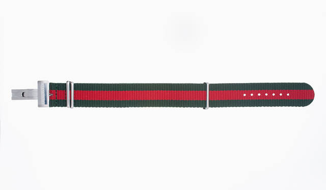 <strong>グッチ ダイヴ</strong><br/>ケース｜ステンレススチール<br/>直径｜45mm<br/>ムーブメント｜クォーツ<br/>防水｜20気圧<br/>ストラップ｜ナイロン製NATOストラップ<br/>機能｜逆回転防止ベゼル<br/>価格｜12万9600円