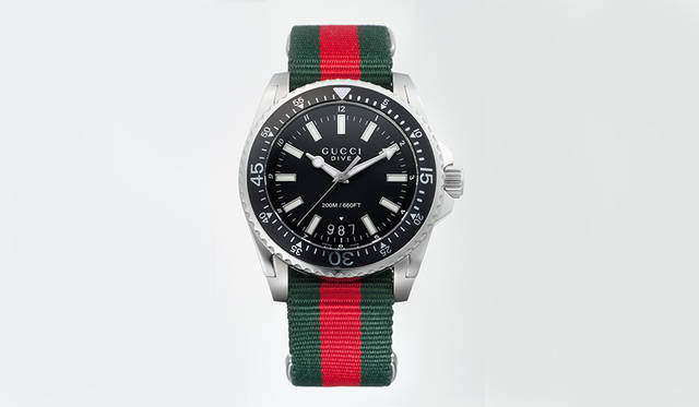 <strong>グッチ ダイヴ</strong><br/>ケース｜ステンレススチール<br/>直径｜45mm<br/>ムーブメント｜クォーツ<br/>防水｜20気圧<br/>ストラップ｜ナイロン製NATOストラップ<br/>機能｜逆回転防止ベゼル<br/>価格｜12万9600円