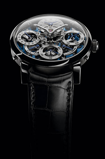 “メカニカル・プロセッサー”搭載のパーペチュアルカレンダー機構を搭載した、世界初のウォッチ。文字盤の中央で、やはり画期的な2階建て式、テンプを風防側に露出させた脱進調速機構が時を刻む<br /><br /><strong>レガシー・マシン パーペチュアル</strong><br />ケース｜レッドゴールド、またはプラチナ、シースルーバック<br />直径｜44mm<br />厚さ｜17.5mm<br />ムーブメント｜手巻き、ダブルバレル<br />パワーリザーブ｜約72時間<br />振動数｜1万8000振動／時<br />機能｜時、分、曜日、日付、レトログラード式うるう年、パワーリザーブ表示<br />ストラップ｜アリゲーター<br />防水｜30m防水<br />価格｜13万8000スイスフラン（レッドゴールド）、16万8000スイスフラン（プラチナ）