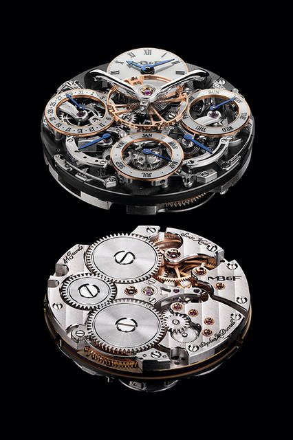 “メカニカル・プロセッサー”搭載のパーペチュアルカレンダー機構を搭載した、世界初のウォッチ。文字盤の中央で、やはり画期的な2階建て式、テンプを風防側に露出させた脱進調速機構が時を刻む<br /><br /><strong>レガシー・マシン パーペチュアル</strong><br />ケース｜レッドゴールド、またはプラチナ、シースルーバック<br />直径｜44mm<br />厚さ｜17.5mm<br />ムーブメント｜手巻き、ダブルバレル<br />パワーリザーブ｜約72時間<br />振動数｜1万8000振動／時<br />機能｜時、分、曜日、日付、レトログラード式うるう年、パワーリザーブ表示<br />ストラップ｜アリゲーター<br />防水｜30m防水<br />価格｜13万8000スイスフラン（レッドゴールド）、16万8000スイスフラン（プラチナ）