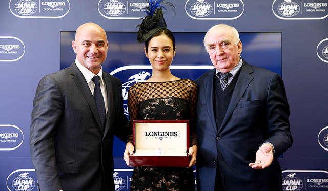 アンドレ・アガシ氏、大屋夏南さん、ロンジン本社社長のウォルター・フォン・カネル