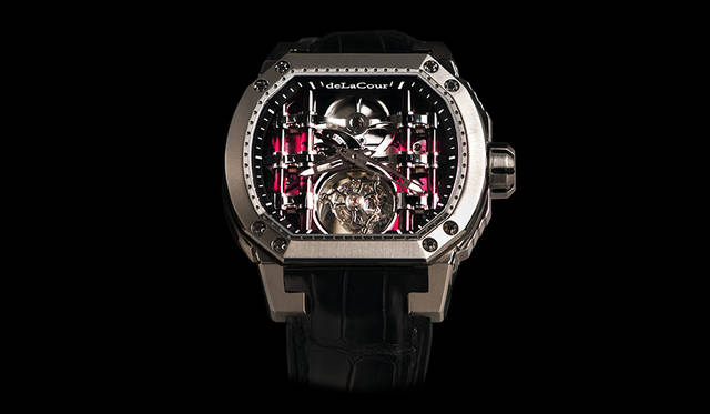<strong>Reflect Tourbillon｜リフレクト・トゥールビヨン</strong><br />ケース｜チタン<br /> サイズ｜縦48×横52×厚さ12.5㎜<br /> ムーブメント｜自社製手巻き（Cal.DC261）<br /> 振動数｜2万1600/時<br /> 石数｜27石<br /> パワーリザーブ｜約95時間<br /> ストラップ｜クロコダイル<br /> 防水｜5気圧<br /> 限定数｜9本<br />価格｜3024万円(予価)<br />