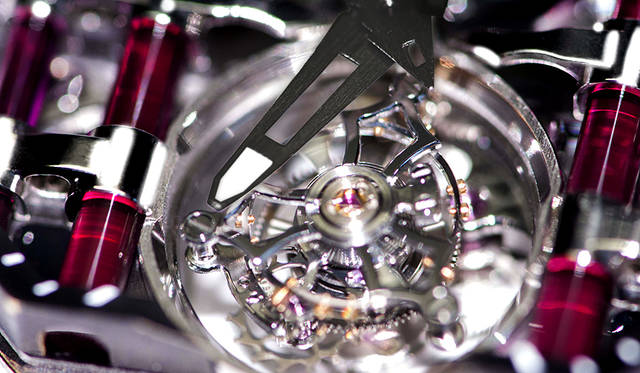 <strong>Reflect Tourbillon｜リフレクト・トゥールビヨン</strong><br />ケース｜チタン<br /> サイズ｜縦48×横52×厚さ12.5㎜<br /> ムーブメント｜自社製手巻き（Cal.DC261）<br /> 振動数｜2万1600/時<br /> 石数｜27石<br /> パワーリザーブ｜約95時間<br /> ストラップ｜クロコダイル<br /> 防水｜5気圧<br /> 限定数｜9本<br />価格｜3024万円(予価)<br />