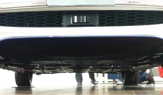 フロントバンパーに設置されたレーザースキャナ