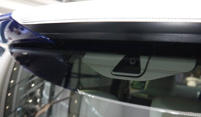 後方を知覚するカメラ