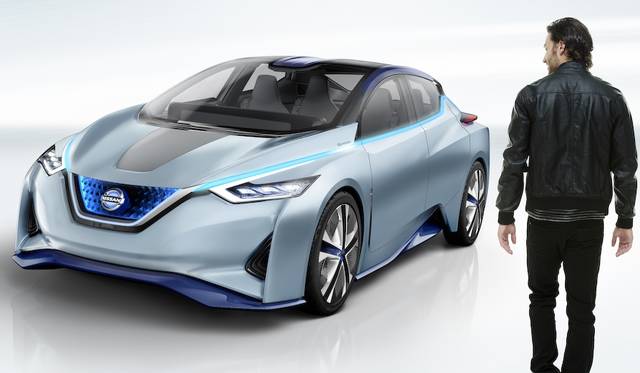 サイドの帯に光る光点は、常に歩行者の方に向き「あなたを感知していますよ」ということを示す