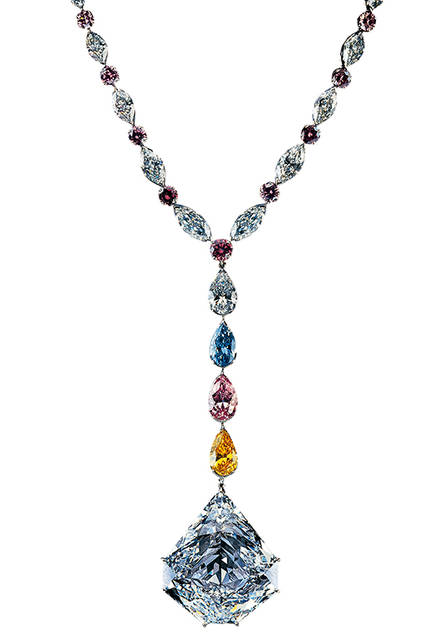 <strong>ザ・パラゴン</strong><br /> 素材｜ヘプタゴン・カットのダイヤモンド（137.82ct）