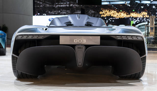 ジュネーブモーターショーで発表されたアストン マーティン プロジェクト003