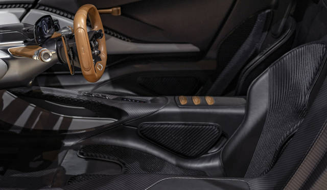 ジュネーブモーターショーで発表されたアストン マーティン プロジェクト003