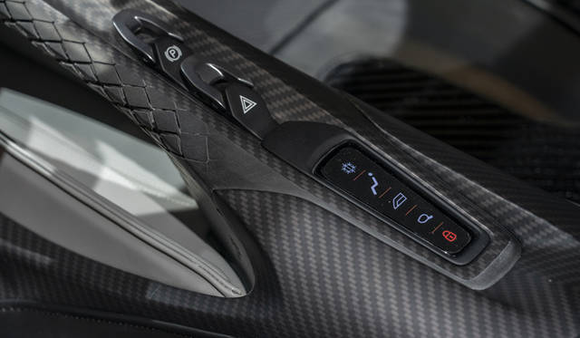 ジュネーブモーターショーで発表されたアストン マーティン プロジェクト003