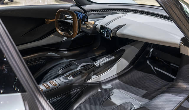 ジュネーブモーターショーで発表されたアストン マーティン プロジェクト003