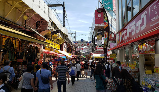 <strong>アメヤ横町</strong>