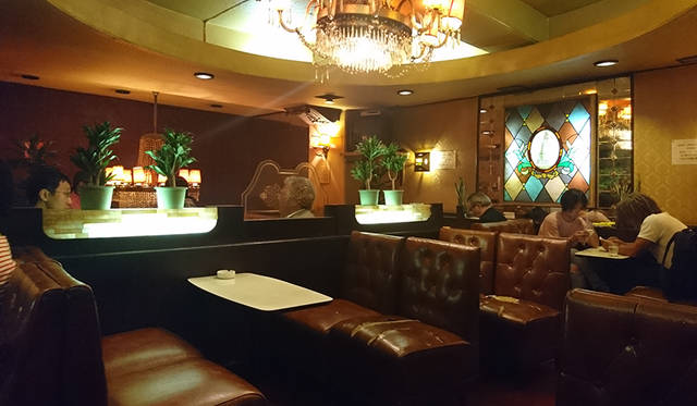 <strong>純喫茶 丘</strong><br>住所｜東京都台東区上野6-5-3 尾中ビルB1F<br>TEL｜03-3835-4401<br>営業｜9:00-17:30　月曜休