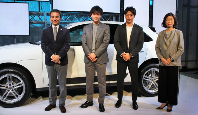 左から七五三木社長、南野選手、羽根田選手、山崎氏