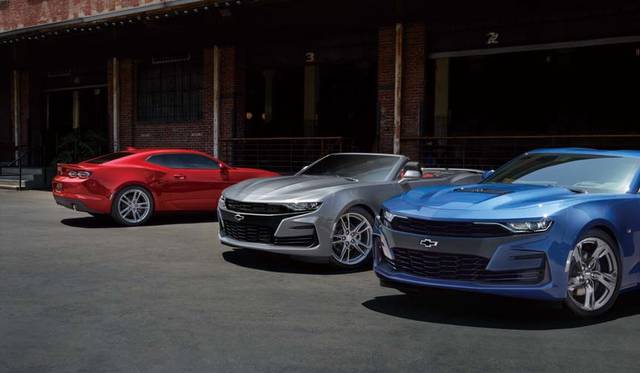 Chevrolet Camaro LT RS｜シボレー カマロ LT RS（左）<br>Chevrolet Camaro Convertible｜シボレー カマロ コンバーチブル（中）<br>Chevrolet Camaro SS｜シボレー カマロ SS（右）