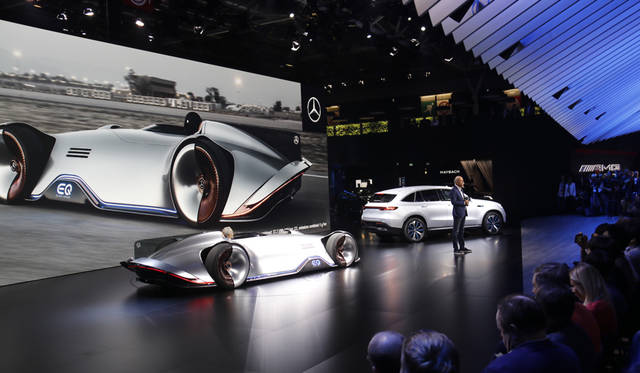 Mercedes-Benz Vison EQ Silver arrow & GLE