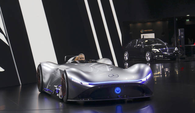 Mercedes-Benz Vision EQ Silver Arrow