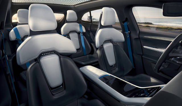 Mission E Cross Turismo