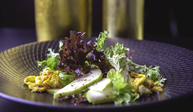 24-Dish 1 black close ©The Australasian CIRCA 1858