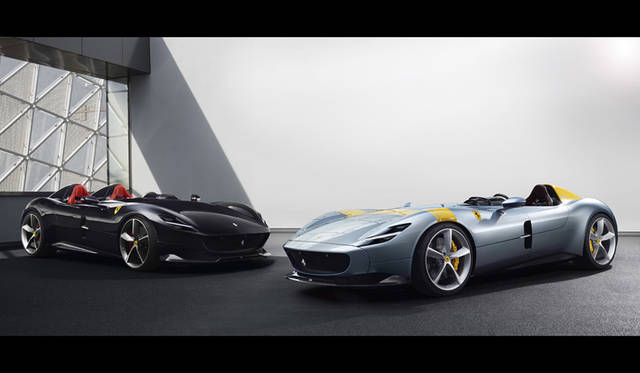 Ferrari Monza SP2｜フェラーリ モンツァ SP2（左）、Ferrari Monza SP1｜フェラーリ モンツァ SP1（右）