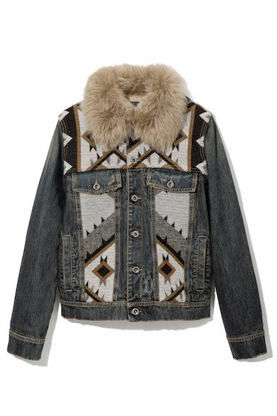 ファーの襟がアクセントになったナバホ柄のデニムジャケット。これ一枚で主役級のアイテムなので、シンプルなインナーやボトムスに華やかさをプラスしてくれる。デニムジャケット8万9000円（ディーゼル ブラック ゴールド）