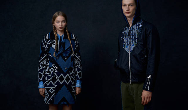 「ナバホ柄を思わせるジオメトリックなコートをワンピース風に。インのワンピースの袖を覗かせているのがポイントです。メンズは刺繍が施されたMA-1ライクなジャケットに、ミリタリーパンツを合わせて。エスニックをカジュアルに着る提案です」（左）コート12万5000円、ドレス4万8000円（参考カラー）（ともにディーゼル ブラック ゴールド）（右）ニットパーカ4万1000円、ジャケット8万8000円、デニムパンツ4万9000円（ともにディーゼル ブラック ゴールド）