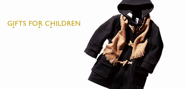 <strong>MARGARET HOWELL FOR CHILDREN｜マーガレット・ハウエル フォー チルドレン</strong><br />ダッフルコートなどを専門に製造するイギリスのサプライヤー“ロンドン・トラディション”でつくられたコート。ダッフルコート （サイズ｜110、130） 3万9900円、肌触りの良い、上質な素材感が魅力的なスカーフは、着こなしのポイントになりそうなマスタードカラーもうれしい。カシミアスカーフ 1万6800円（ともにマーガレット・ハウエル フォー チルドレン）