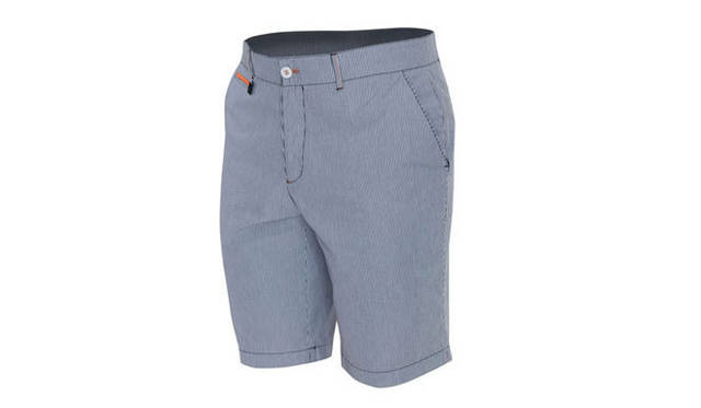 <strong>KJUS｜チュース</strong>　ストライプ柄ゴルフショートパンツ。2万3100円