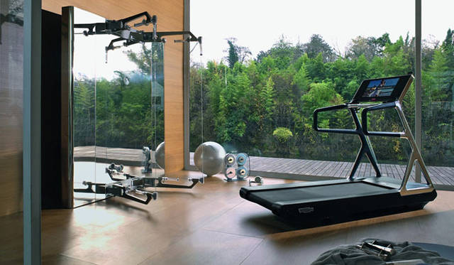 <strong>LIVING WELLNESS IN LUXURY</strong>　第11回「LIVING WELLNESS IN LUXURY」協賛企業<br><strong>「Technogym（テクノジム）」</strong>　1983年にイタリアで創業したヨーロッパ最大のフィットネスマシン・メーカー、テクノジム社。そのエクササイズマシンは、洗練されたデザインと優れた機能性から世界中のトップアスリートやセレブリティたちの高い支持を得ている。医学・人間工学に基づく研究開発から生まれた最新のテクノロジーを誇り、2000年開催のシドニーオリンピックにはじまり、2004年アテネ、2006年トリノ、2008年北京、2012年ロンドンオリンピックにおける、オリンピック選手村トレーニングマシンのオフィシャルサプライヤーに選定されている。
