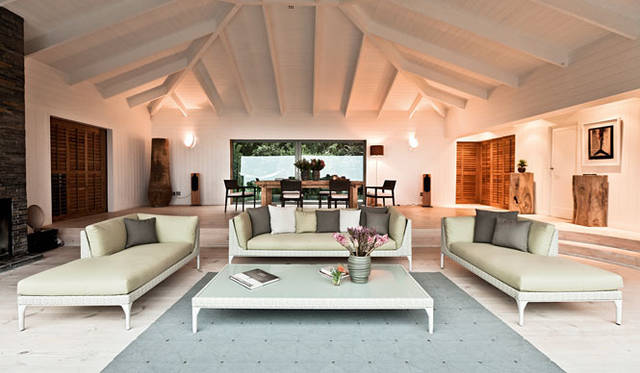 <strong>LIVING WELLNESS IN LUXURY</strong>　第11回「LIVING WELLNESS IN LUXURY」協賛企業<br><strong>「NICHIESU（ニチエス）」</strong>　LWL（リビング ウェルネス イン ラグジュアリー）である“健康的でラグジュアリーな日常生活”のひとつがアウトドアリビング。鳥の声を聞きながら朝のコーヒータイム、木漏れ日のなかテラスでの食事、風を感じながらの読書＆お昼寝タイムなど、目覚めてから寝るまでの一日を、健康的でリラックスした時間の実現と非日常の感動を創造。DEDON（デドン）のアウトドアファニチャーは、そのデザイン力と熟練した編み職人による高品質な製品によって、自宅での生活が快適かつラグジュアリーになる全天候型家具。