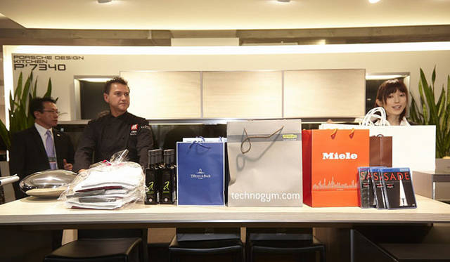 <strong>LIVING WELLNESS IN LUXURY</strong>　第10回「LIVING WELLNESS IN LUXURY」オープニングランチパーティの様子<br>毎回人気のLunch Party＆ラッキードロー抽選会