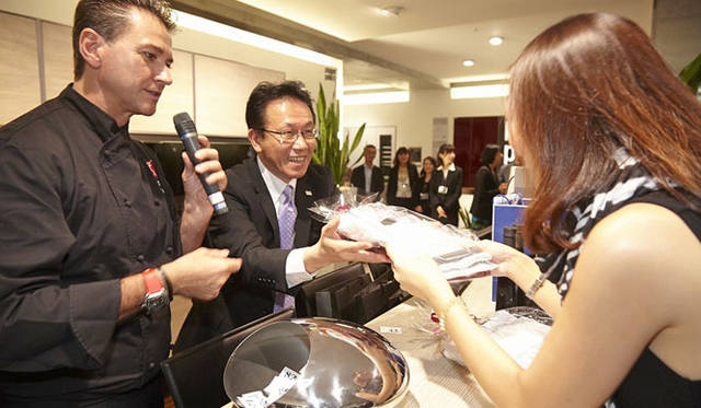 <strong>LIVING WELLNESS IN LUXURY</strong>　第10回「LIVING WELLNESS IN LUXURY」オープニングランチパーティの様子<br>毎回人気のLunch Party＆ラッキードロー抽選会