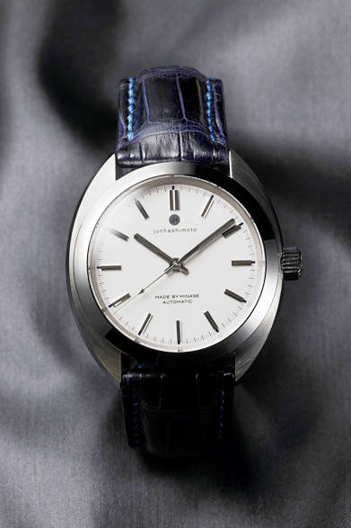 27万円＜ETA自動巻式Cal.2824（25石）、日常生活防水20気圧、ステンレス製、ベルト：本革（クロコダイル）、サファイアガラス（両面無反射コーティング）＞