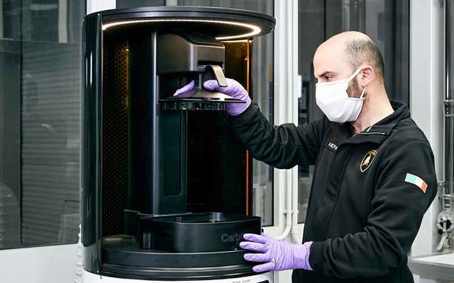 ランボルギーニのインテリアや特別なカスタマイズを担当する部門がマスクを1日1000枚生産する予定
