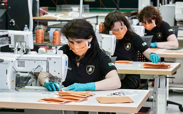 ランボルギーニのインテリアや特別なカスタマイズを担当する部門がマスクを1日1000枚生産する予定