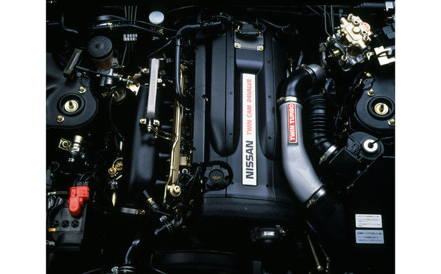 2.6リッター直列6気筒DOHCツインターボ「RB26DETT」ユニット