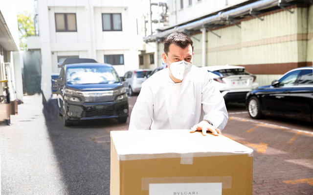 ブルガリ 国立国際医療研究センターにてお弁当を運ぶ ルカファンティン